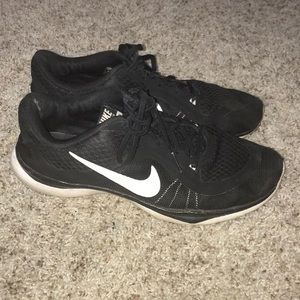 Black Nike Tennis Shoes Size 9